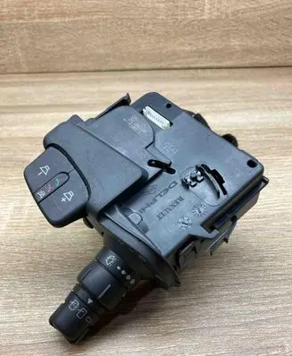 Renault Clio III Wiper control stalk 7701068114A WithPlug