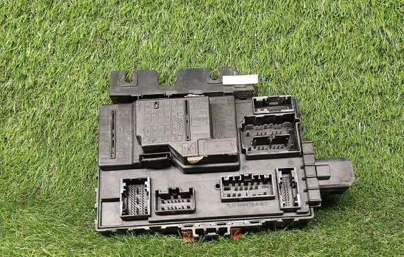 Ford Escape Power management control unit 8L8T15604AK SJB14B476C