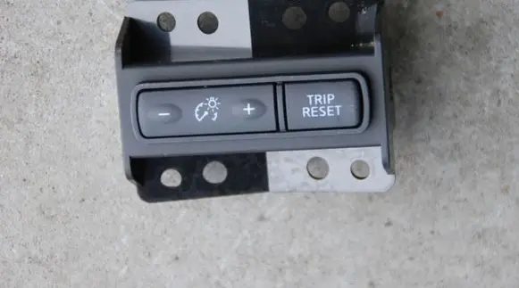 Nissan Qashqai Tailgate/trunk/boot open switch 110KM