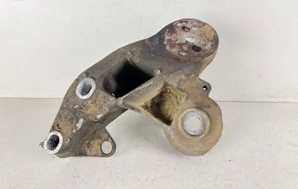 Audi A6 S6 C6 4F Engine mounting bracket 4F0199351S