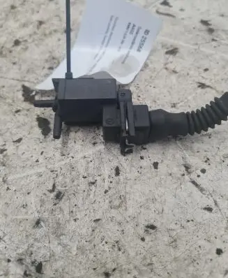 BMW 5 E39 Turbo solenoid valve 72234100