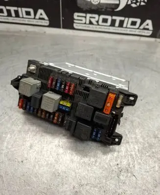 Mercedes-Benz E W211 Fuse module 2115453001 10089US