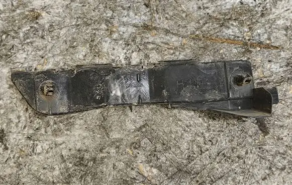 Toyota Avensis T250 Front bumper mounting bracket 5253605020