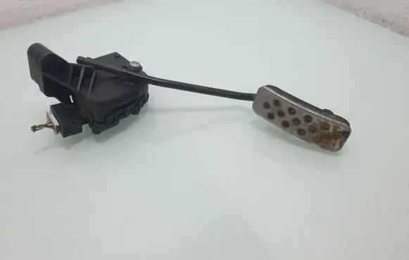 Opel Zafira B Accelerator throttle pedal 13125114