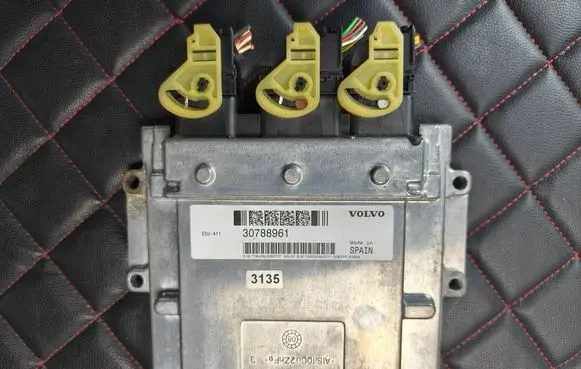Volvo V50 Engine control unit/module ECU 30788961 3135