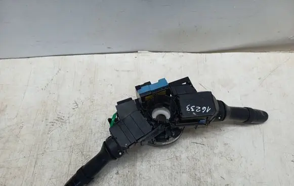 Toyota Avensis T270 Wiper turn signal indicator stalk/switch 173832 39SUGS80 05030