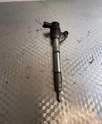 Hyundai Tucson TL Fuel injector 338002A610
