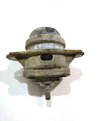 Land Rover Discovery 3 - LR3 Engine mount bracket