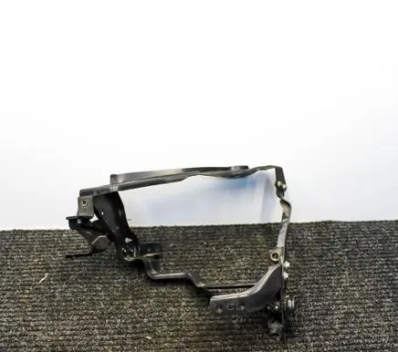 Headlight/headlamp mounting bracket