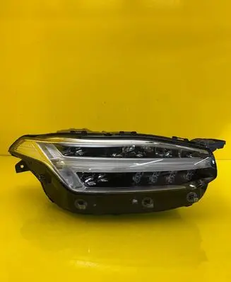 Volvo XC90 Headlight/headlamp 31656990