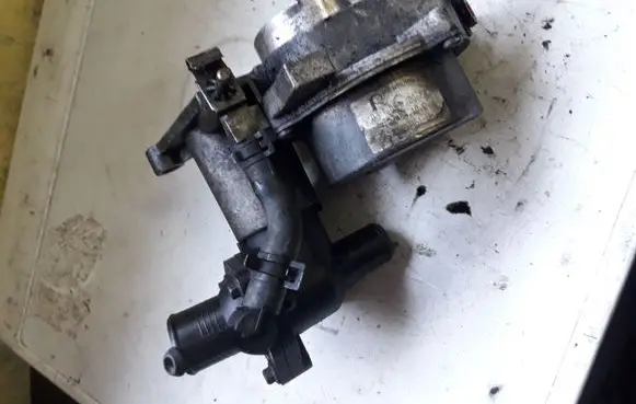 Ford Mondeo Mk III Vacuum pump