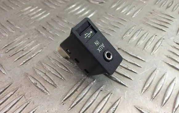 BMW 5 F10 F11 AUX in-socket connector 9129651
