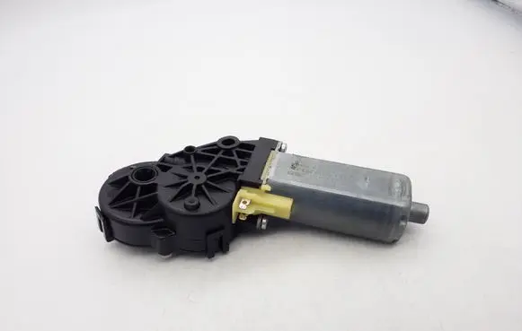 Volkswagen PASSAT B6 Seat adjustment motor 0390203224