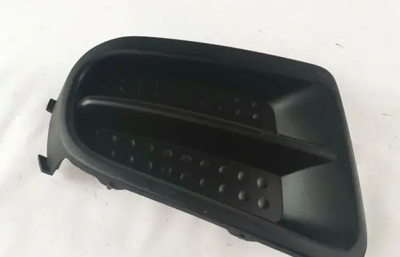 Nissan Almera Front bumper lower grill 622562N240