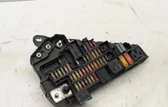 Toyota Avensis T270 Fuse box set 6906588 518811054
