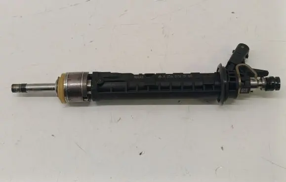 Mercedes-Benz C W206 Fuel injector A2540701500
