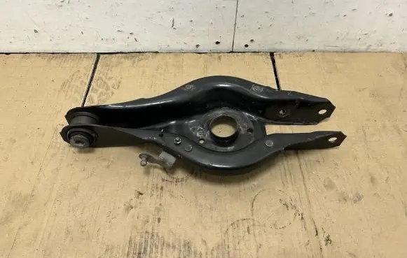BMW 1 F20 F21 Rear upper control arm/wishbone 6867540