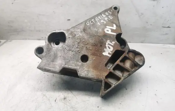 Skoda Octavia Mk2 (1Z) Engine mounting bracket 03G199207A