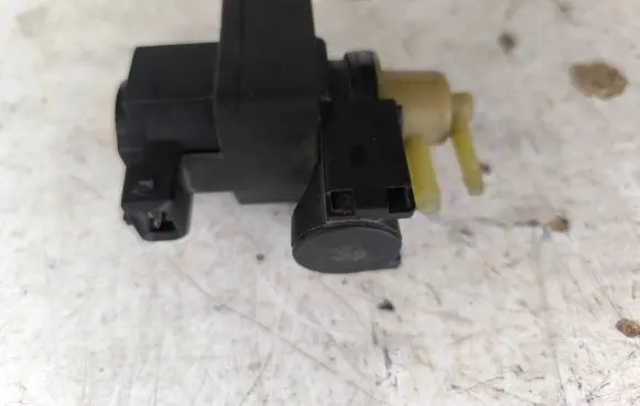 Opel Vivaro Turbo solenoid valve 8200486264
