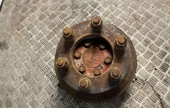 Iveco Daily 1st gen Front wheel hub spindle knuckle
