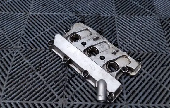 Audi A8 S8 D4 4H Rocker cam cover 06E103472N