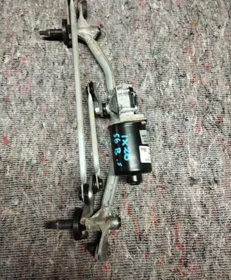 Front wiper linkage and motor