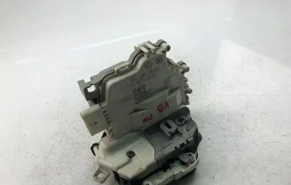 Audi A1 Rear door lock 8X0839015