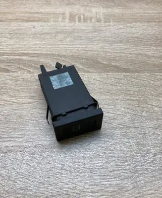 Volkswagen PASSAT B5 Windscreen/window heater switch 3B0959621B