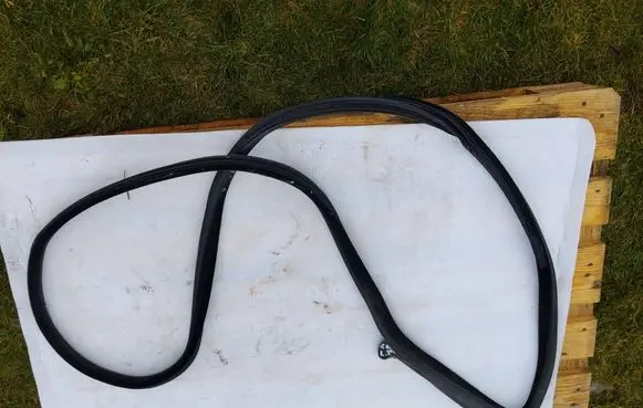 BMW 6 F12 F13 Front door rubber seal 7221325