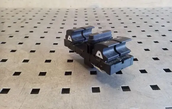 Volkswagen PASSAT B7 Electric window control switch 3AC868348D