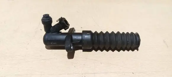 Clutch slave cylinder