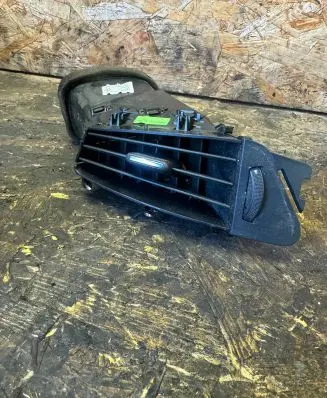 Opel Astra J Dash center air vent grill 13300570 0762600001 19022010