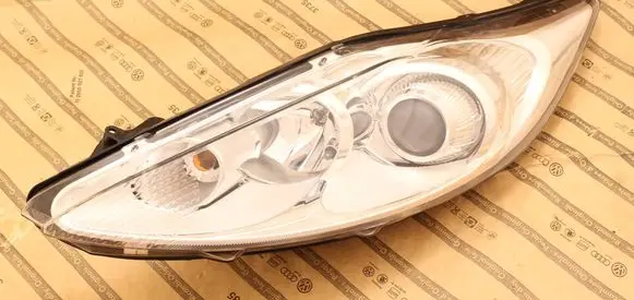 Ford Fiesta Headlight/headlamp 8A6113W030CE