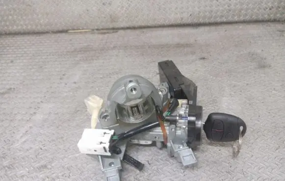 Mitsubishi Lancer VIII Ignition lock 8670A037 E11116RI