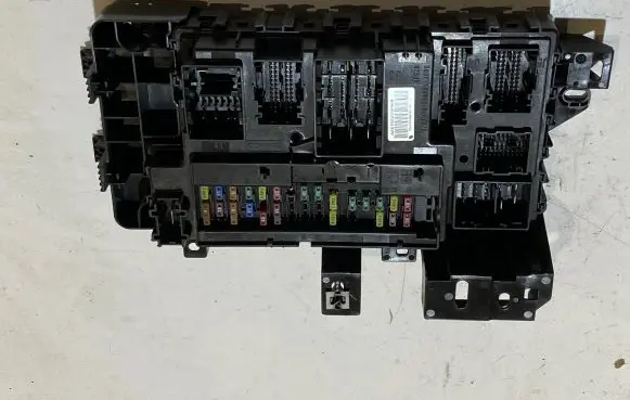Ford Mustang VI Fuse module GR3T15604HFA