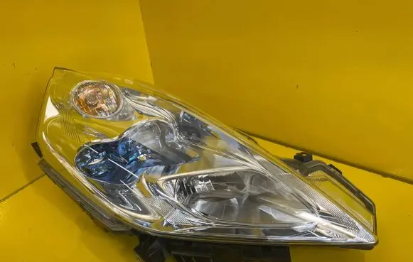 Nissan Leaf I (ZE0) Headlight/headlamp 26010-3NL5A