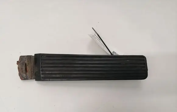 Mercedes-Benz E W123 Accelerator throttle pedal 1233010082