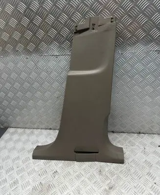 (B) pillar trim (bottom)