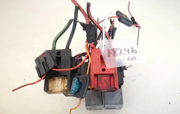 Volkswagen PASSAT B5 Fuse box set 8d0937503c