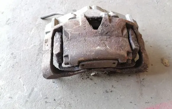 Volvo V70 Front brake caliper 946