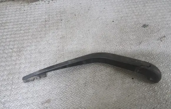 Nissan Note (E11) Rear wiper blade arm