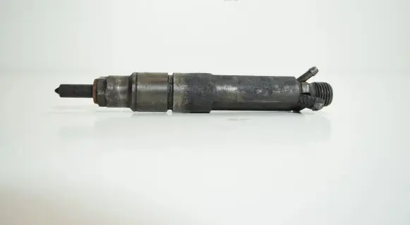 Audi A6 S6 C4 4A Fuel injector 028130201G