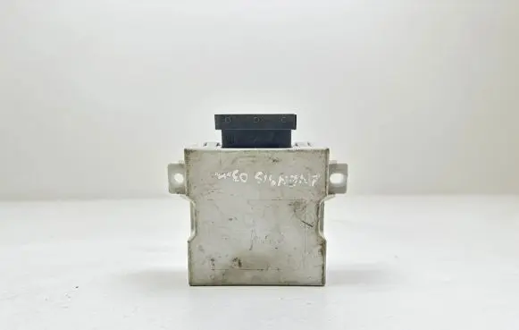 Toyota Avensis T220 Window wiper relay 150696