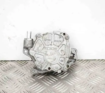 Volkswagen Tiguan Vacuum pump 03L145100
