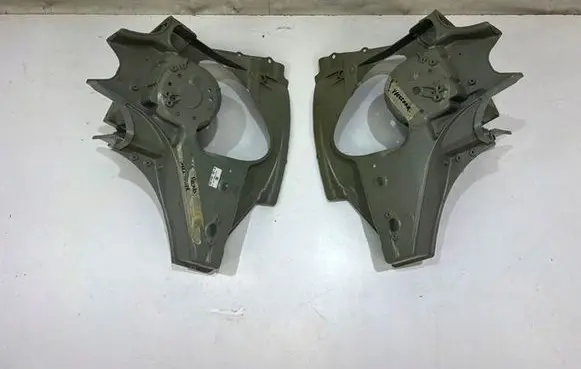 Tesla Model S (B) Pillar trim (exterior) 1047517