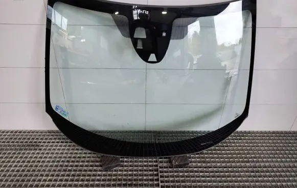 Honda HR-V Front windscreen/windshield window 