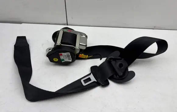 Volkswagen Golf VI Front seatbelt 1K3857705M