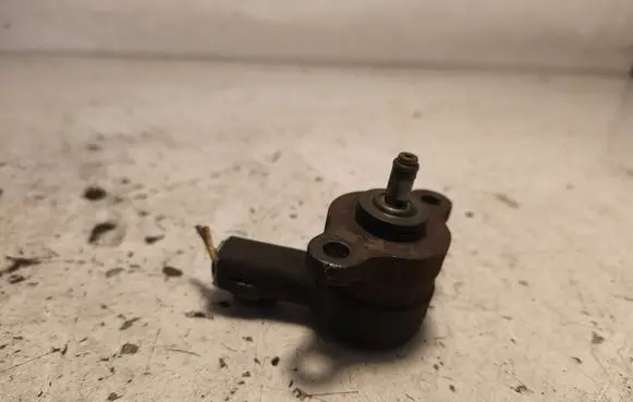 Peugeot 206 Fuel pressure sensor 0281002284 8445131