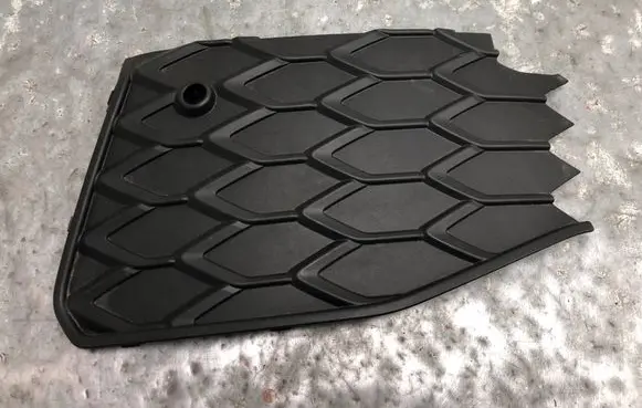 Volkswagen Golf VIII Front bumper lower grill 5H0853666R-BILI 5H0853666R