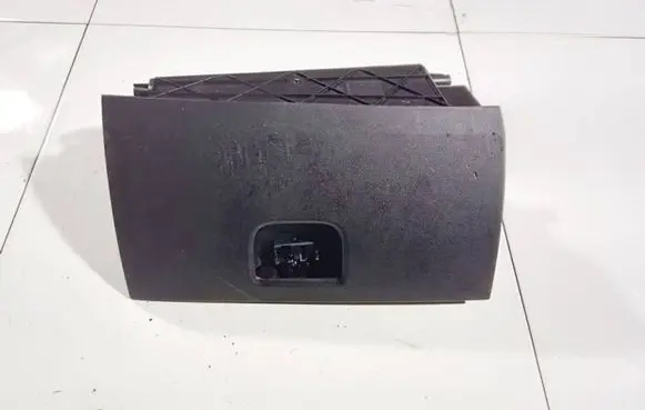 Glove box